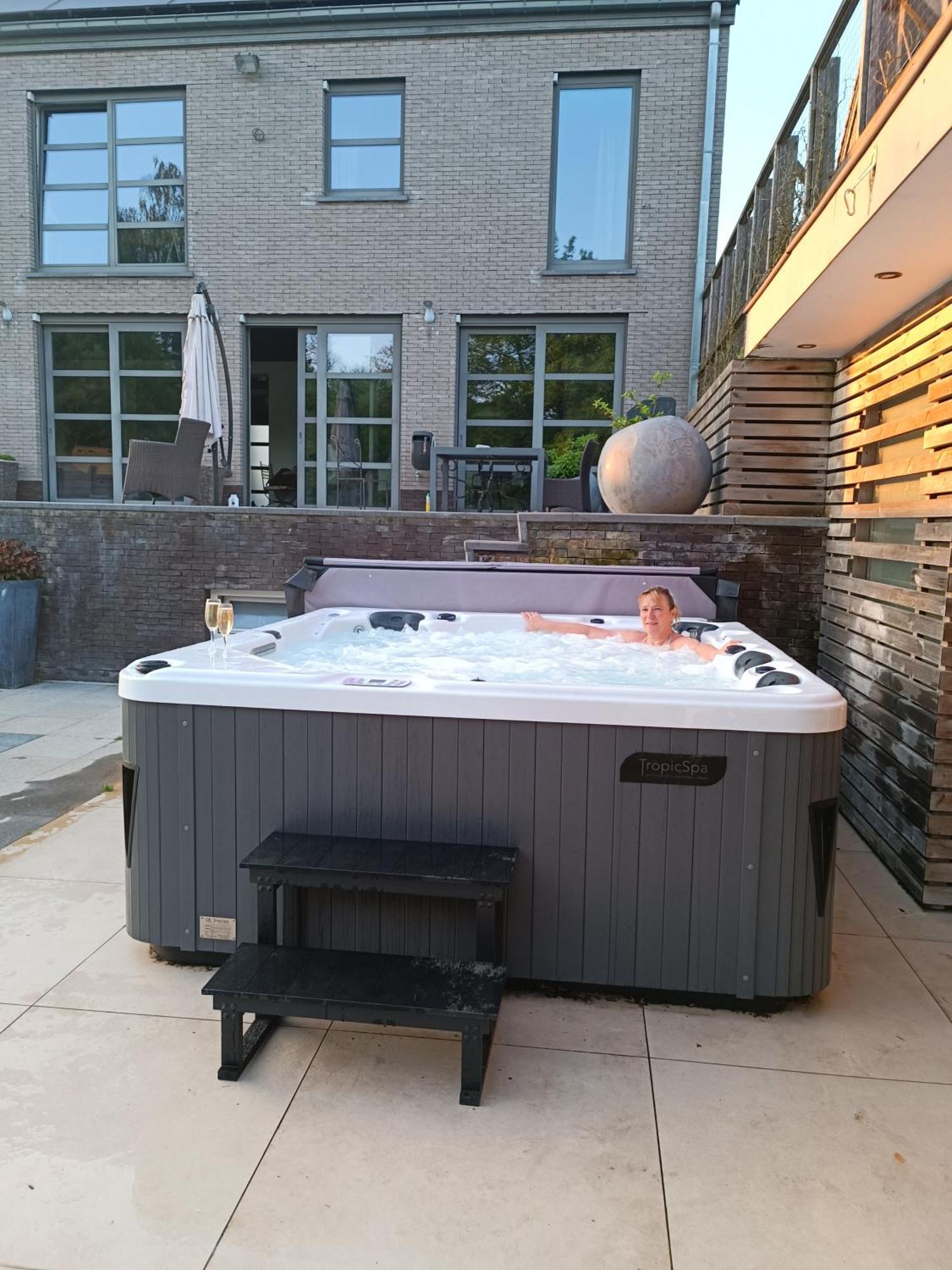 Appartement 5 Personnes Avec Acces Piscine Et Jacuzzi Villers-la-Ville Ngoại thất bức ảnh